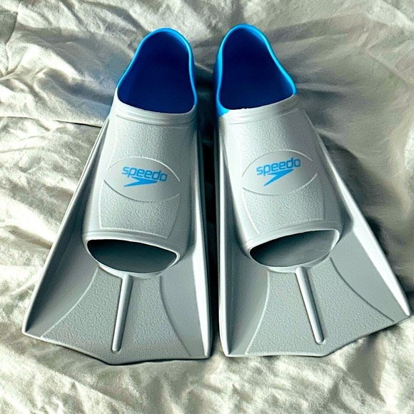 Adult Unisex Speedo Short Blade Training Fins- Size 6-7 - Picture 1 of 6